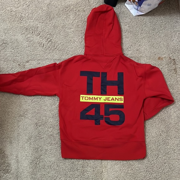 Tommy Hilfiger brand hoodie - Picture 2 of 2